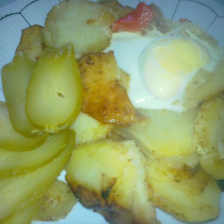 Krok 4 - ziemniaki z patelni z jajkiem foto