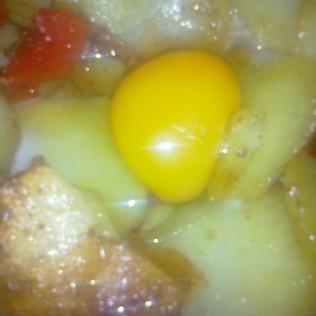 Krok 3 - ziemniaki z patelni z jajkiem foto