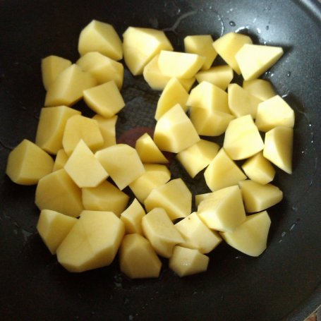 Krok 1 - Ziemniaki  z rozmarynem z woka foto