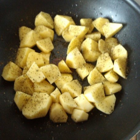 Krok 2 - Ziemniaki  z rozmarynem z woka foto