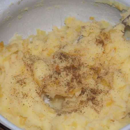 Krok 3 - Ziemniaki z serem i cebulą foto