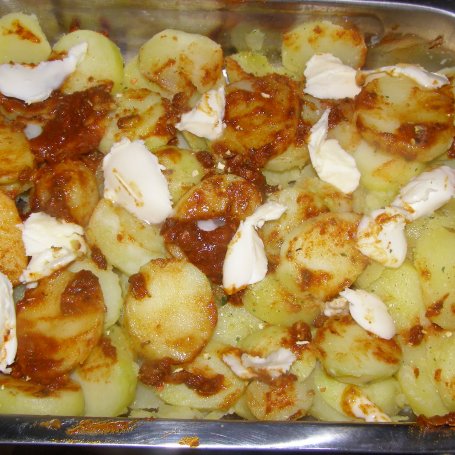 Krok 2 - ziemniaki z serem i podudziami... foto