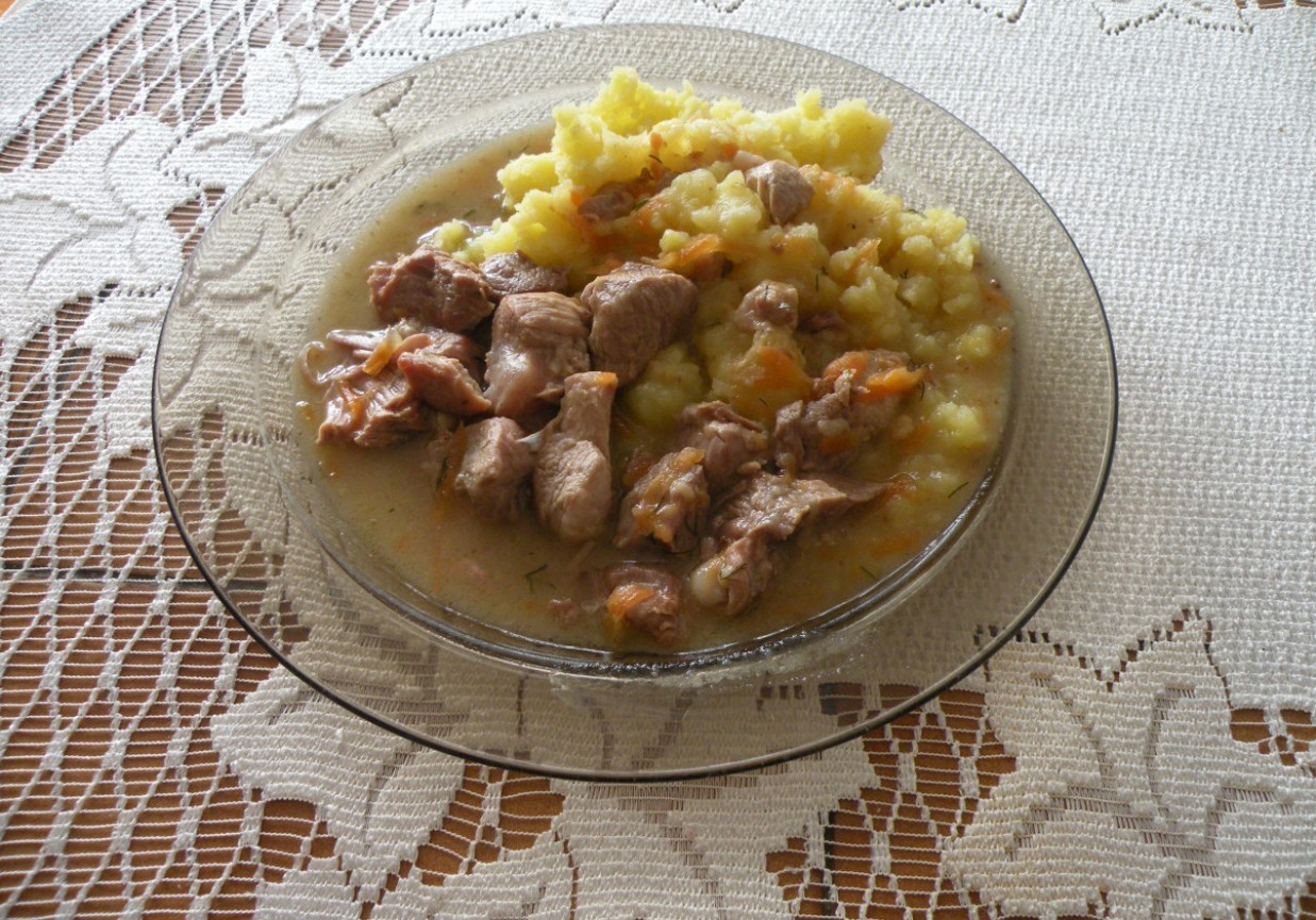 Ziemniaki z sosem mięsno - marchwiowym foto