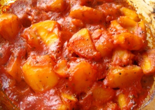Fotografia przedstawiająca Ziemniaki z sosem pomidorowymi i chili