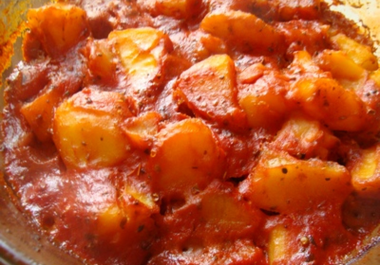 Ziemniaki z sosem pomidorowymi i chili foto