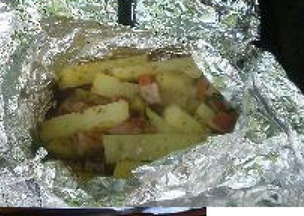 Fotografia przedstawiająca Ziemniaki z warzywami z grilla