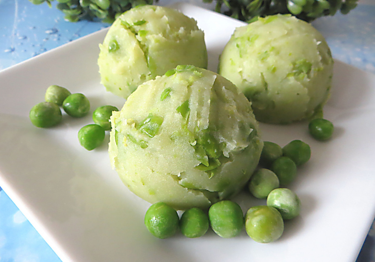 Ziemniaki z zielonym groszkiem foto