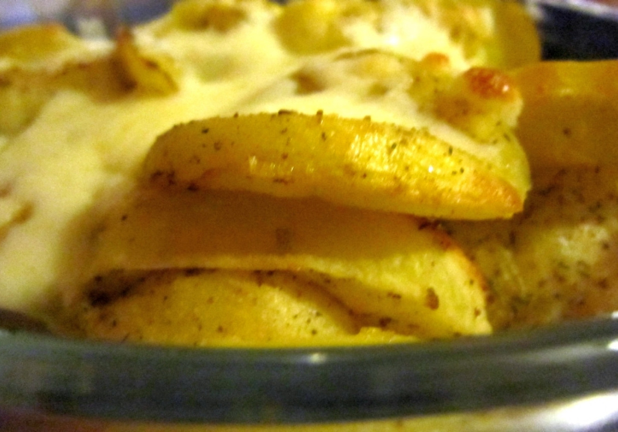 Ziemniaki z żółtym serem foto