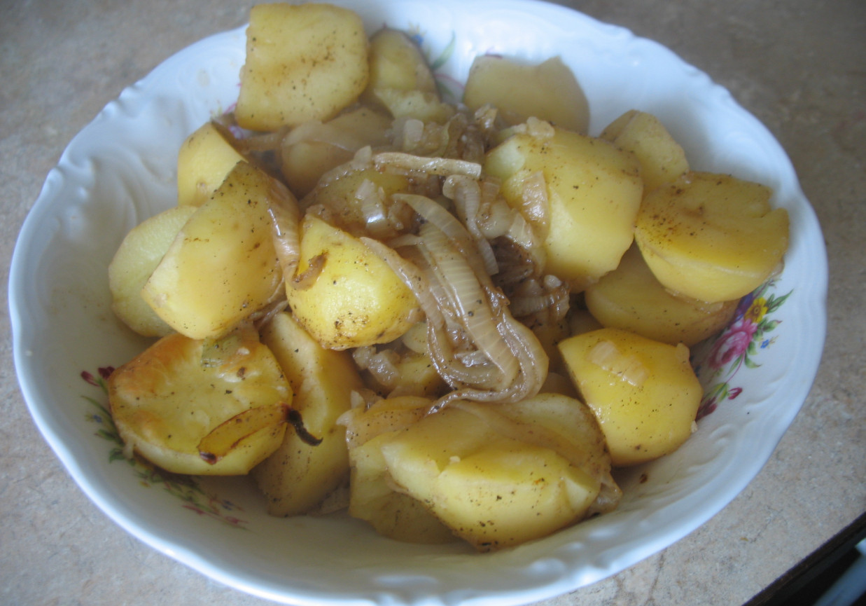 Ziemniaki zapiekane z cebulą foto