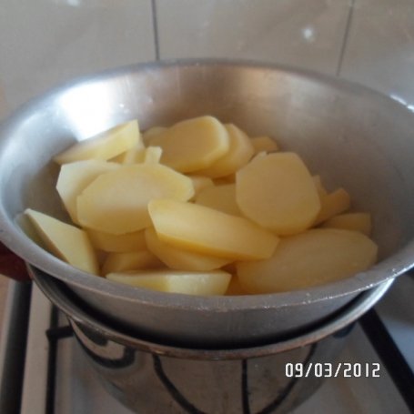 Krok 1 - Ziemniaki zapiekane z kukurydzą i cebulą w śmietanie foto