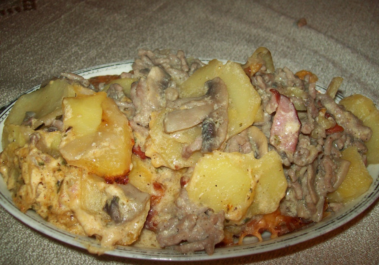 Ziemniaki zapiekane z mięsem mielonym foto
