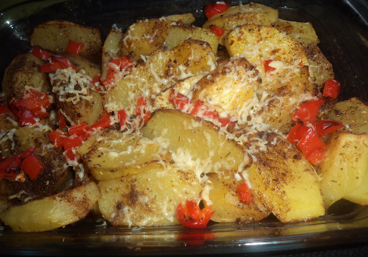 Ziemniaki zapiekane z papryką czerwoną - z nutą wędzonej mozzarelli :) foto