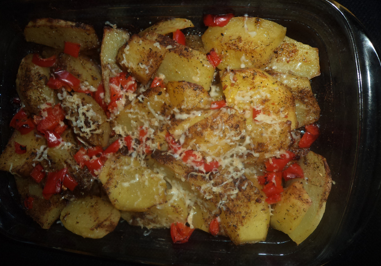 Ziemniaki zapiekane z papryką czerwoną - z nutą wędzonej mozzarelli :) foto