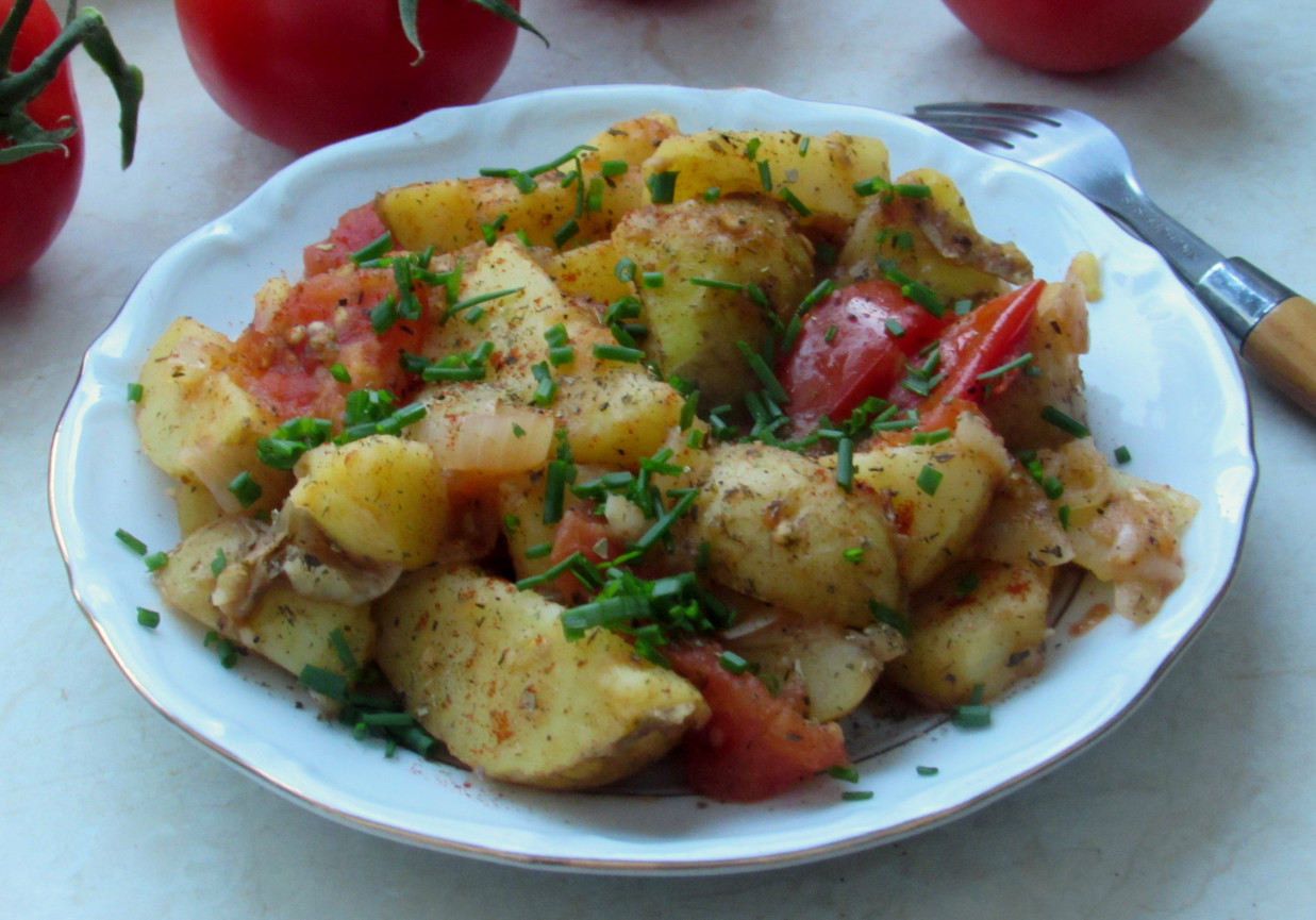 Ziemniaki zapiekane z pomidorem foto