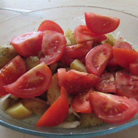 Krok 3 - Ziemniaki zapiekane z pomidorem foto