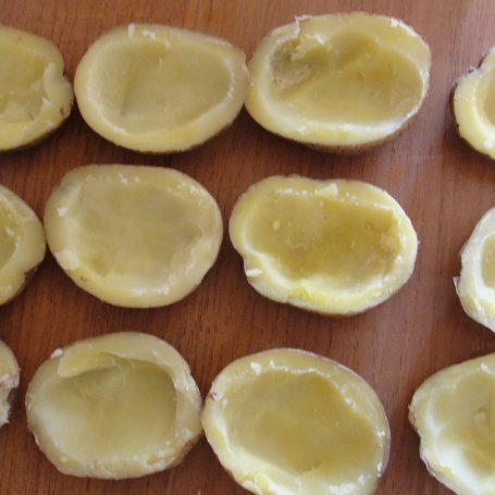 Krok 2 - Ziemniaki zapiekane z serowym farszem  foto