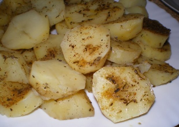 Fotografia przedstawiająca Ziemniaki ziołowe z parowaru