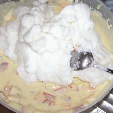 Krok 6 - ziemniaki,twaróg,jogurt grecki=pyszny sernik z nektarynkami i miętą na herbatnikach... foto