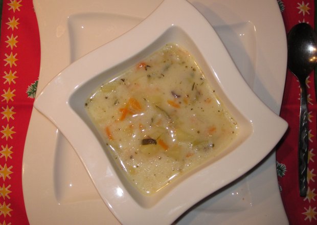 Fotografia przedstawiająca Zimą zupa zdrowa, czyli ogórkowa :)