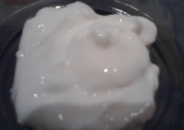 Fotografia przedstawiająca zimny sos jogurtowy