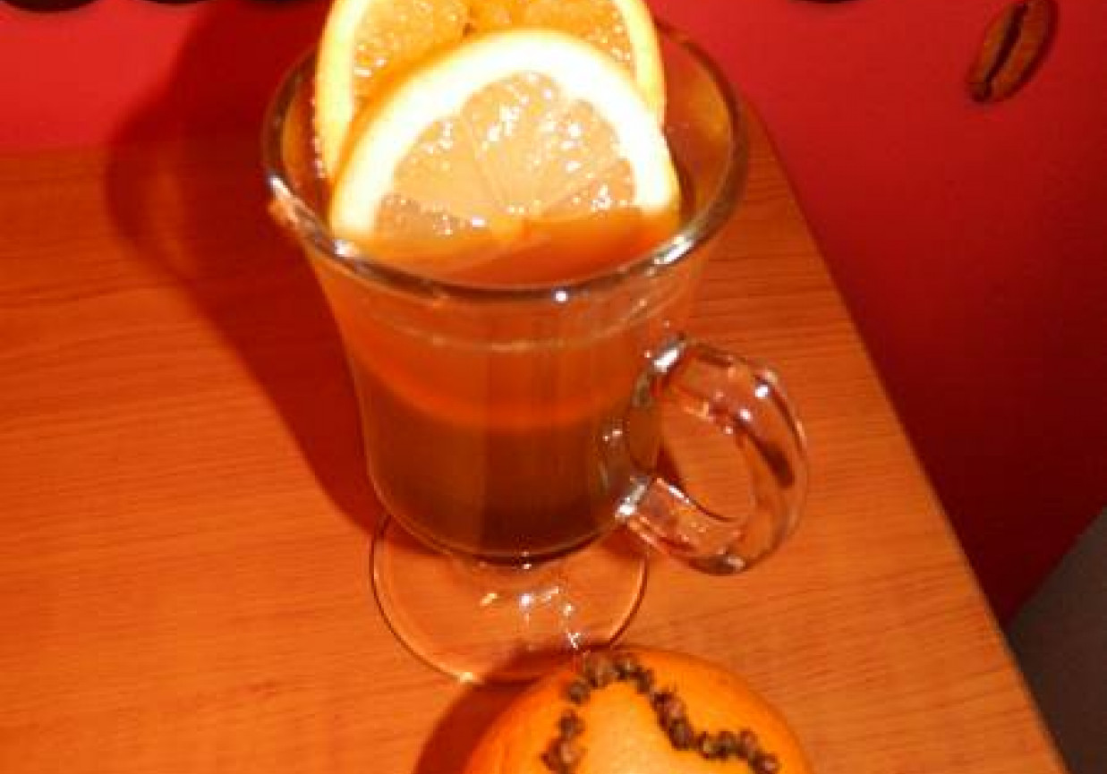 Zimowa herbata cytrusowa. foto