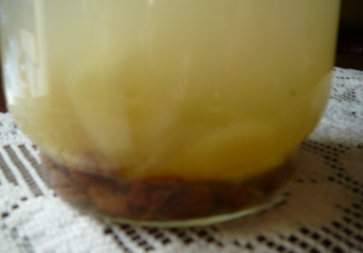 Zimowy kompot jabłkowy z rodzynkami foto