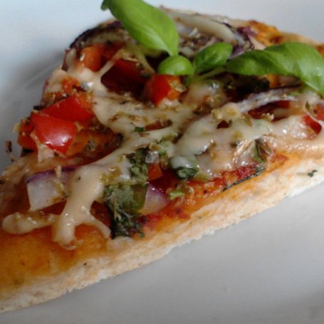 Krok 5 - Ziołowa pizza z salami Zub3r'a foto