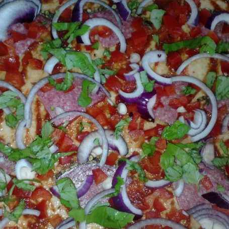 Krok 3 - Ziołowa pizza z salami Zub3r'a foto