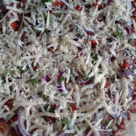 Krok 4 - Ziołowa pizza z salami Zub3r'a foto