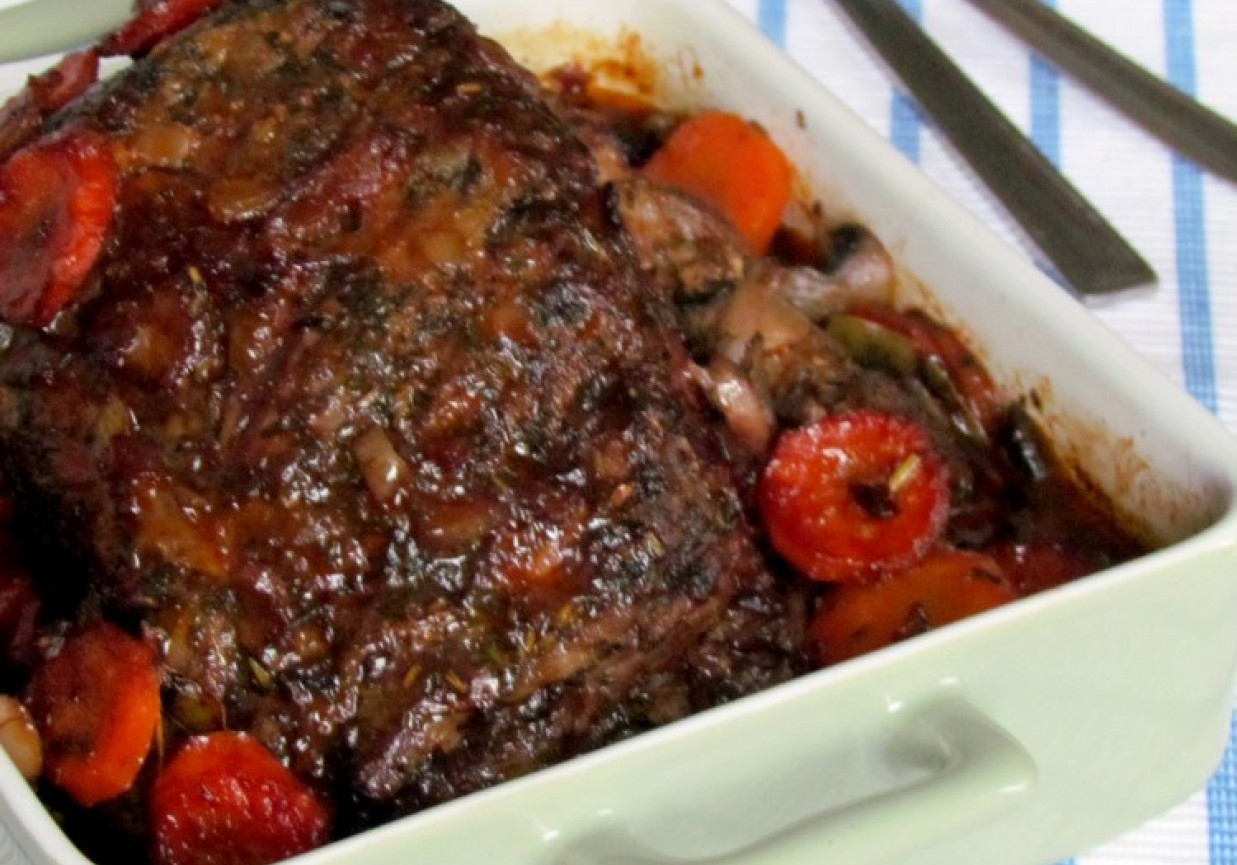 Ziołowa wołowina w sosie piwnym foto