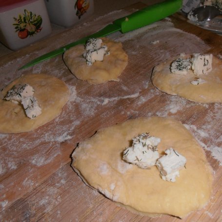 Krok 2 - Ziołowe bułeczki z serem feta foto