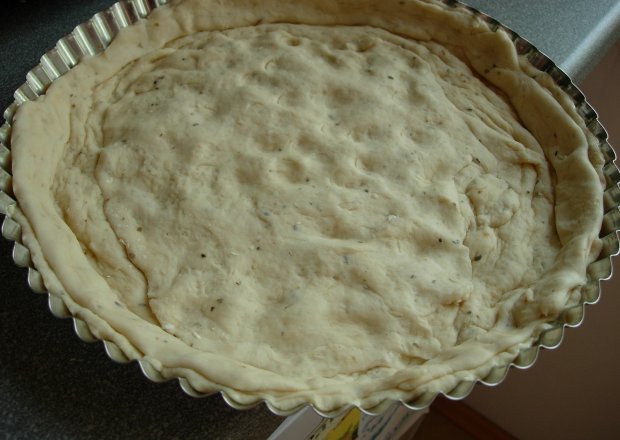 Fotografia przedstawiająca Ziołowe ciasto do pizzy