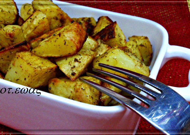 Fotografia przedstawiająca Ziołowe pieczone ziemniaki