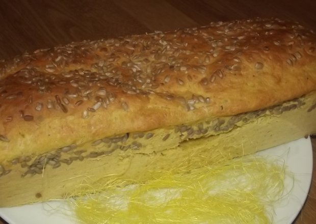 Fotografia przedstawiająca Ziołowy chleb domowy