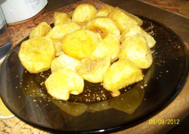 Fotografia przedstawiająca Złociste ziemniaczki do obiadu