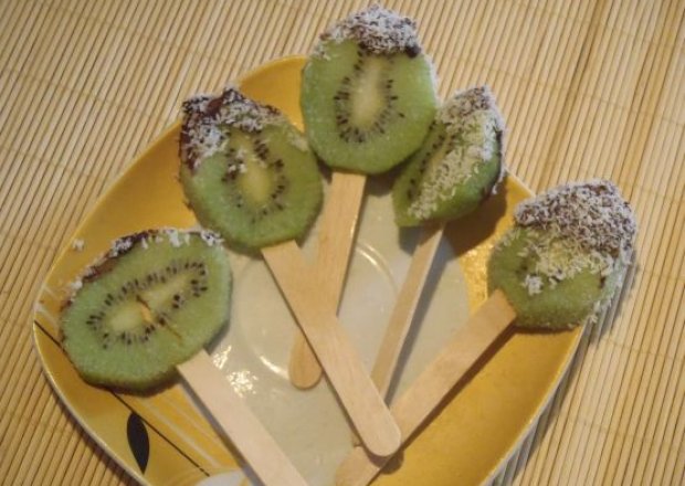 Fotografia przedstawiająca Zmrożone lizaczki owocowe
