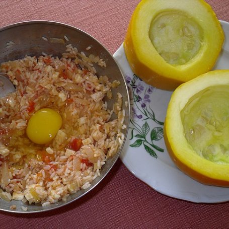 Krok 4 - Żółta cukinia z ryżowym farszem foto