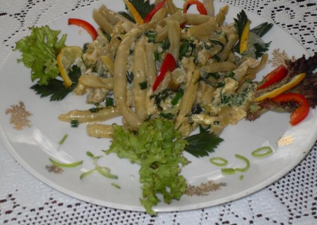 Fotografia przedstawiająca Żółta fasolka szparagowa z ziołami i śmietaną