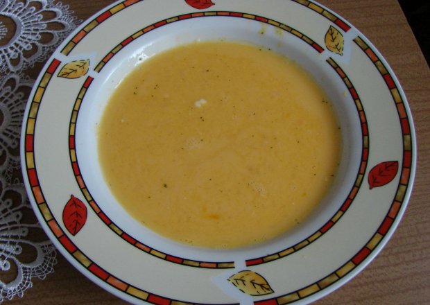Fotografia przedstawiająca Żółta zupa