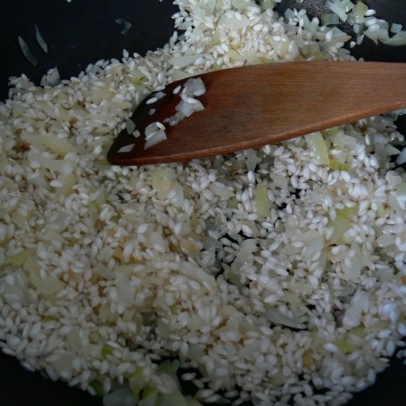 Krok 1 - Żółte risotto z kurczakiem i cukinią foto