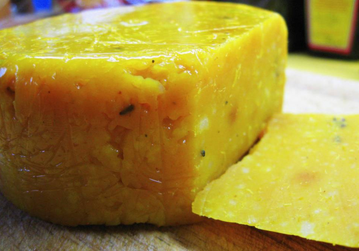 Żółty ser z kminkiem (Dukanowy) foto