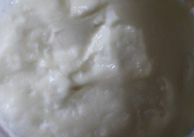 Fotografia przedstawiająca Zsiadłe mleko domowe