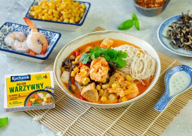 Fotografia przedstawiająca Zupa a’la gulasz – tajski Everest