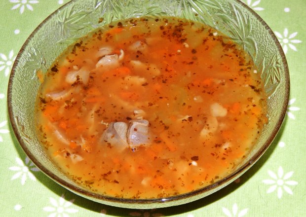 Fotografia przedstawiająca Zupa a'la flaczki z żołądków drobiowych
