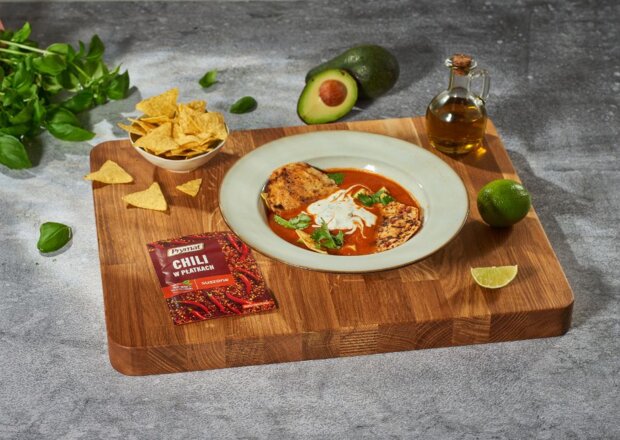 Fotografia przedstawiająca Zupa aztecka z chipsami z sera, DS XXIII, odc. 9