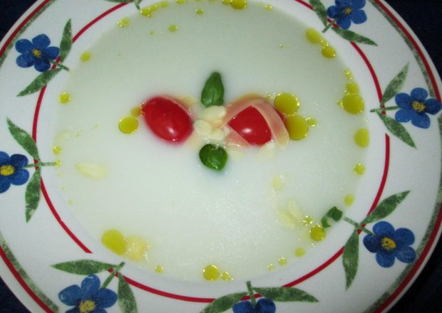 Fotografia przedstawiająca Zupa „ Bazylka”