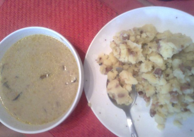 Fotografia przedstawiająca zupa borowikowa z \"dukanymi\" kartoflami