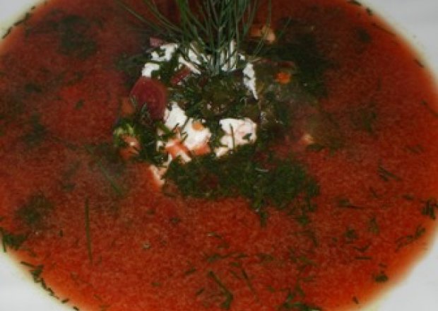 Fotografia przedstawiająca Zupa botwinka z fetą