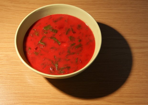 Fotografia przedstawiająca zupa botwinkowa