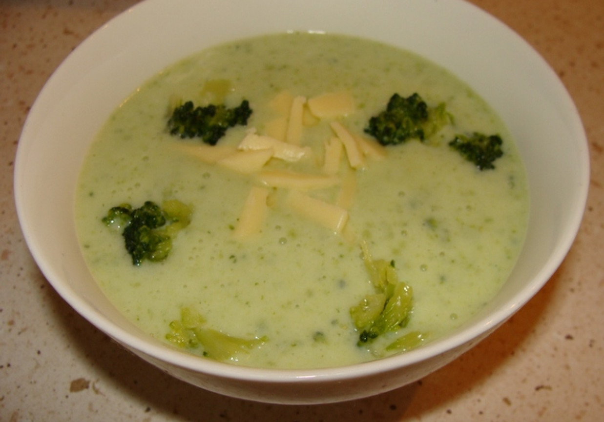 Zupa brokułowa na mleku foto